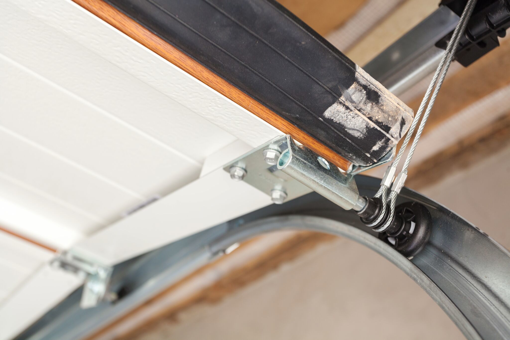 garage_door_rollers_replacement